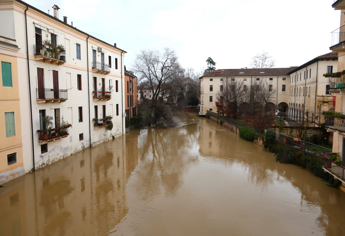 Rinnovabili • Italia fragile, oltre 95% comuni a rischio frana, alluvione, erosione costiera o valanghe