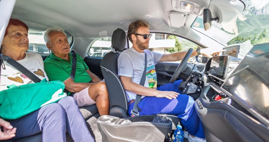 Rinnovabili • Auto a guida autonoma? In Italia diventa un servizio sociale