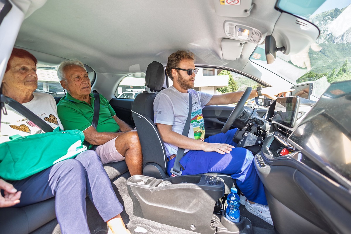 Auto a guida autonoma? In Italia diventa un servizio sociale