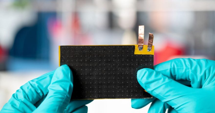Rinnovabili • Batterie al litio autoriparanti grazie a BMS avanzati