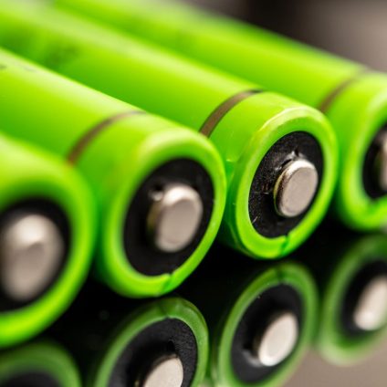 Rinnovabili • Batterie al litio più sicure e durature? Basta un pizzico di legno