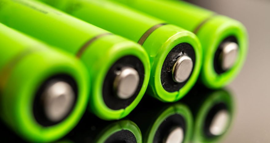 Rinnovabili • Batterie al litio più sicure e durature? Basta un pizzico di legno