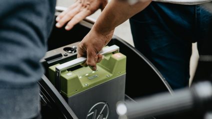 Rinnovabili • Battery swap, stazioni alimentate da fonti rinnovabili iniziano a guadagnare dopo 5 anni