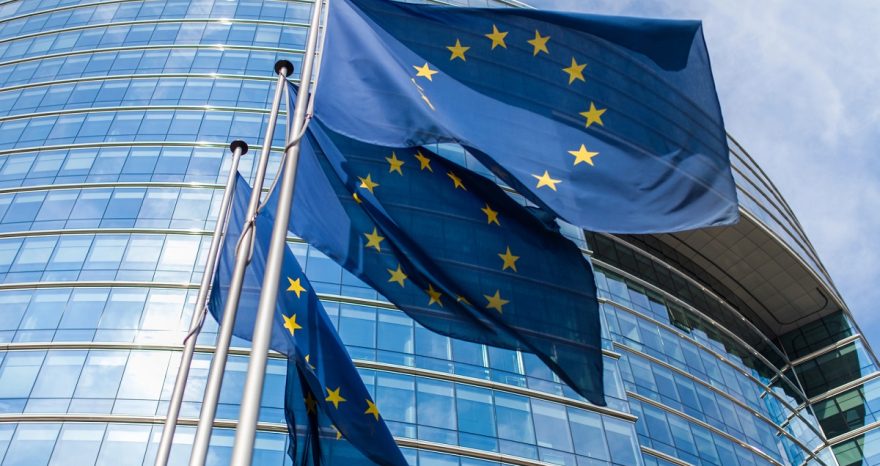 Rinnovabili • Dazi, per Commissione UE 15% è limite massimo. Accordo su energia valido solo per 3 anni. Trattative per esenzione vino