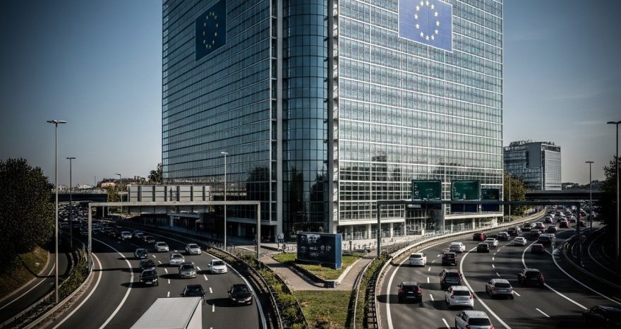 Rinnovabili • Emissioni auto e furgoni, Commissione Ue lancia consultazione pubblica