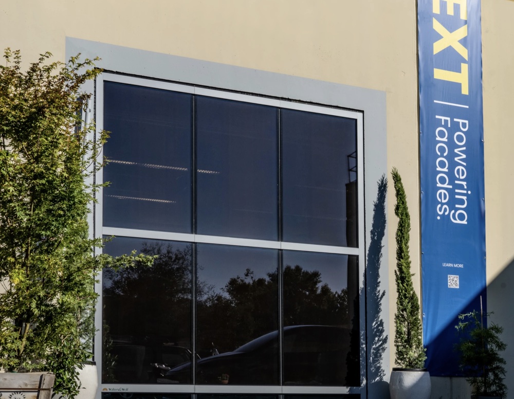 La prima facciata fotovoltaica organica integrata in un edificio brilla in California
