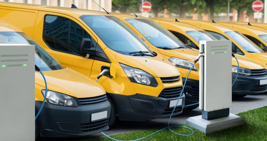 Rinnovabili • Auto elettriche? L'Ue vorrebbe anticipare al 2030. Ma solo per le flotte
