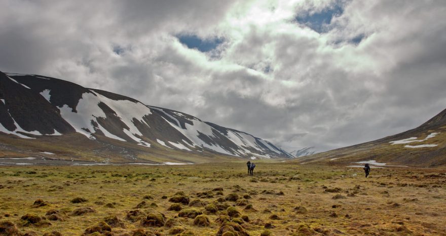 Rinnovabili • Di neve nell'Artico ce n'è davvero poca, come è emerso in una campagna di ricerca sul campo nelle isole Svalbard, in Norvegia.