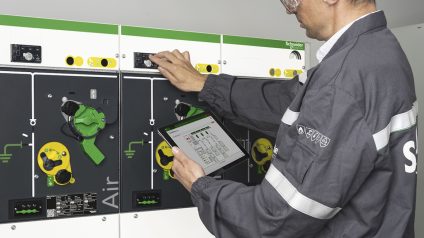 Rinnovabili • Schneider Electric e E.ON firmano un accordo di lungo termine per accelerare la transizione energetica con i quadri di media tensione SF₆-Free