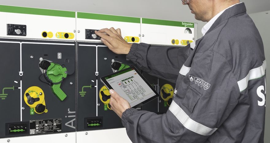 Rinnovabili • Schneider Electric e E.ON firmano un accordo di lungo termine per accelerare la transizione energetica con i quadri di media tensione SF₆-Free