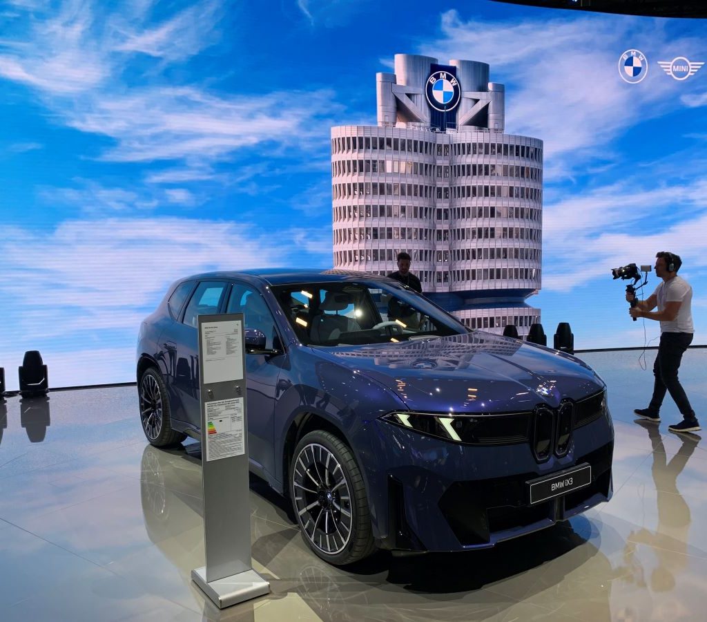 nuova BMW iX3, 