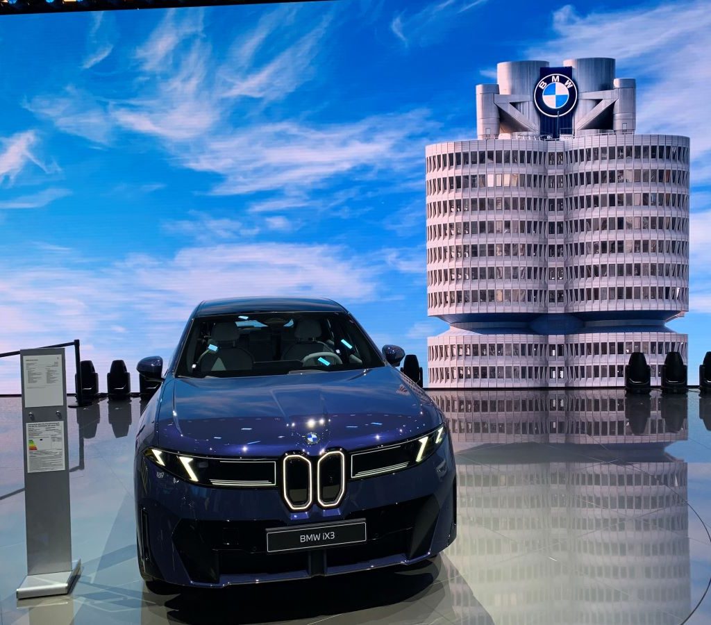 nuova BMW iX3, 