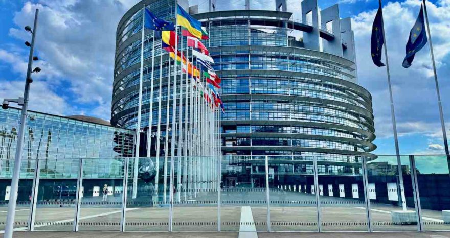 Rinnovabili • UE, ipotesi stop al 2027 per il GNL russo.