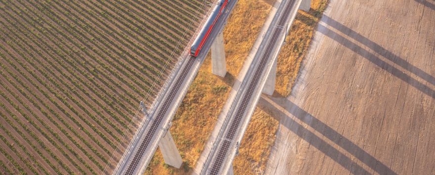 Rinnovabili • ABB a Expo Ferroviaria 2025: tecnologie per una mobilità ferroviaria più sostenibile