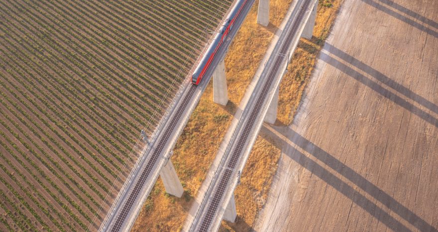 Rinnovabili • ABB a Expo Ferroviaria 2025: tecnologie per una mobilità ferroviaria più sostenibile