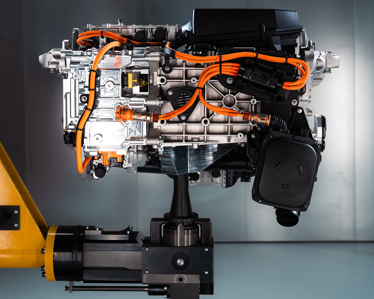 Rinnovabili • BMW non abbandona la tecnologia a idrogeno per le sue auto: nel 2028 la 3° generazione