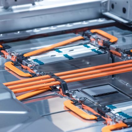 Rinnovabili • Quanta energia consumerà la produzione di batterie in Europa?