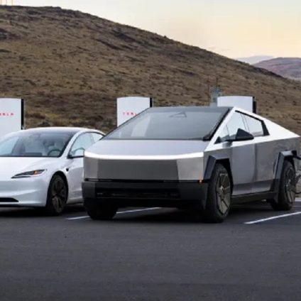 Rinnovabili • Tesla inaugura i Supercharger V4: ricarica ultrafast fino a 500 kW