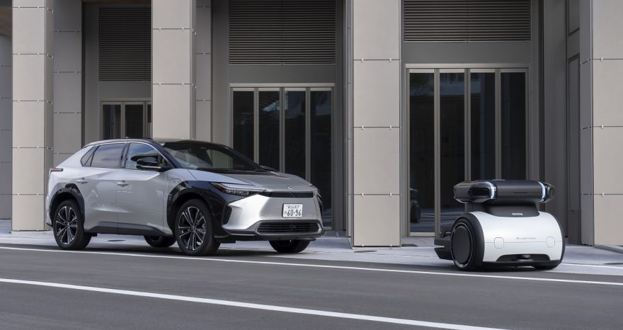 Rinnovabili • Toyota lancia un caricabatterie domestico da 6 kw. E crea la città del futuro