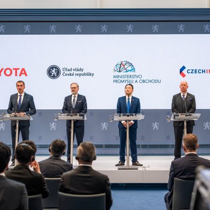 Rinnovabili • Toyota produce la prima auto elettrica in Europa