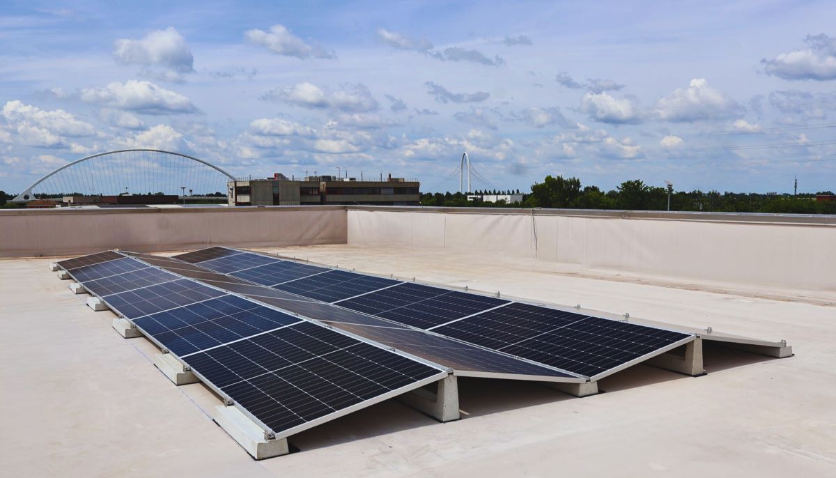 Sun Ballast®: sistemi di montaggio fotovoltaici semplici per tetti piani