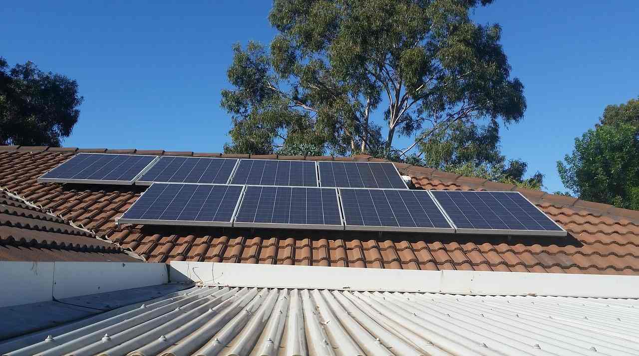 Gli europei scelgono l’autosufficienza: più solare e meno importazioni energetiche