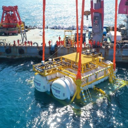 Rinnovabili • Il primo modulo del Data Center, inabissato nelle acque di Hainan. [Photo by Tang Fei/For chinadaily.com.cn]