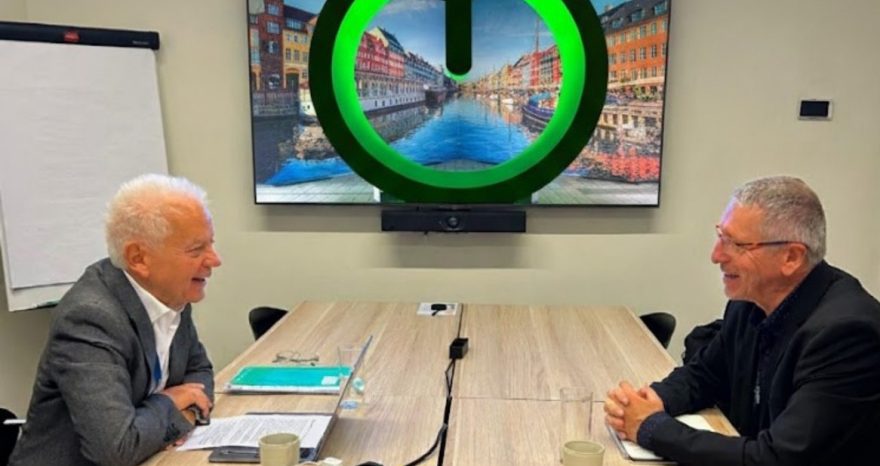Rinnovabili • Schneider Electric: perché il futuro della mobilità elettrica dipende da reti più intelligenti