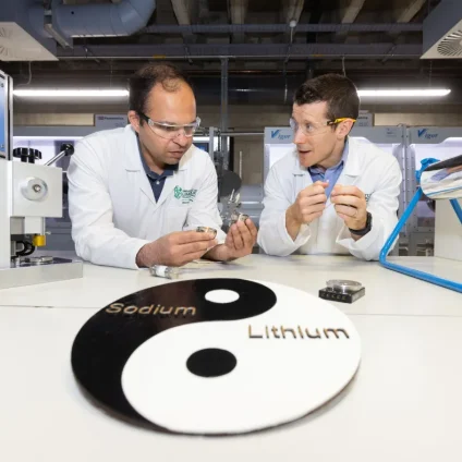 Rinnovabili • Sviluppata la prima batteria a doppio catione al mondo