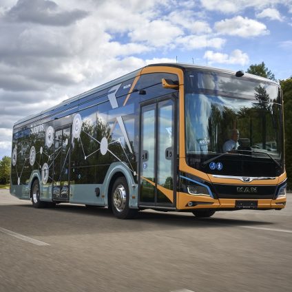 Rinnovabili • MAN: il primo bus turistico elettrico prodotto in Europa