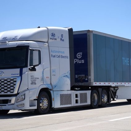 Rinnovabili • Camion a guida autonoma con propulsione a idrogeno: il primo al mondo sviluppato da Hyundai