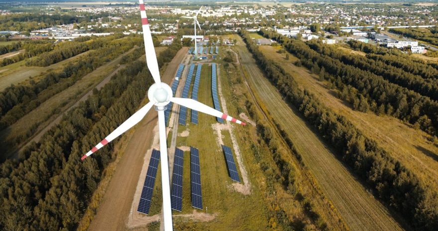 Rinnovabili • Capacità rinnovabile 2030: il mondo verso un raddoppio delle installazioni