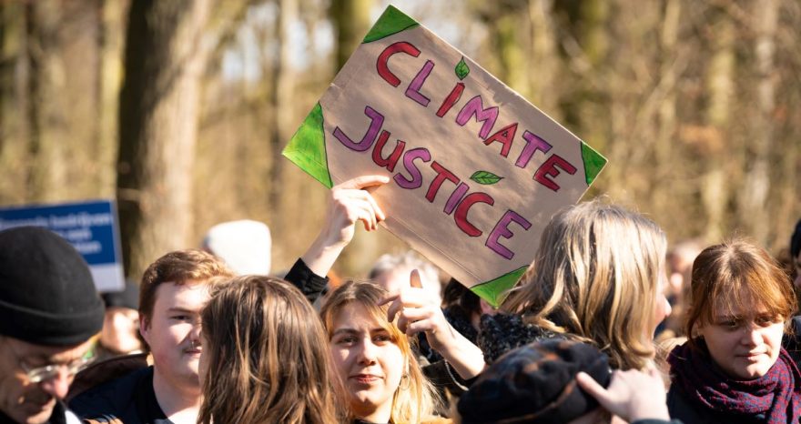 Rinnovabili • Contenziosi climatici in aumento: oltre 3.000 cause ridefiniscono le politiche globali sul clima