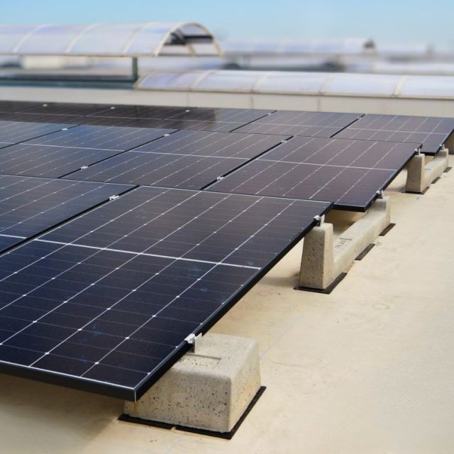 Kit Struttura Per Montaggio Pannelli Fotovoltaici Su Tetto Piano - Per 5 Pannelli Con Inclinazione Fissa A 30°