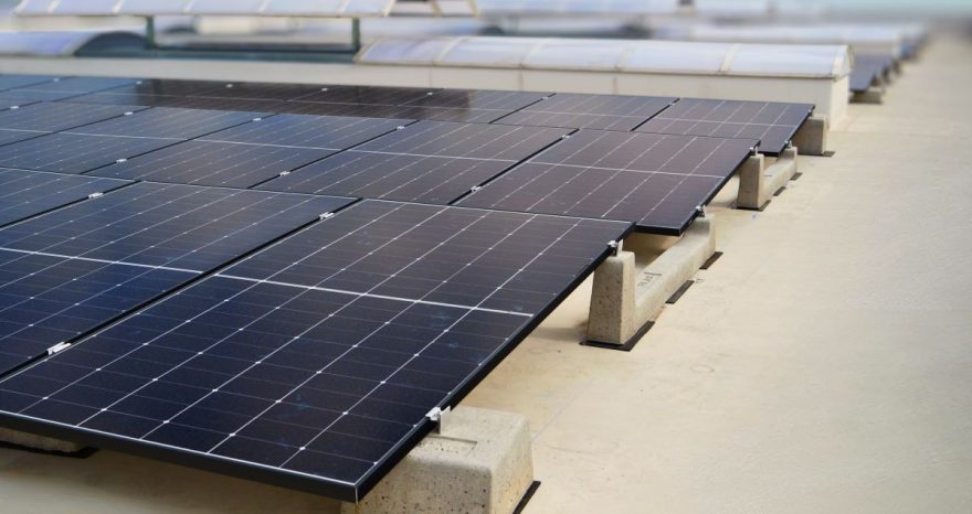Rinnovabili • Sun Ballast®: sistemi di montaggio fotovoltaici semplici per tetti piani