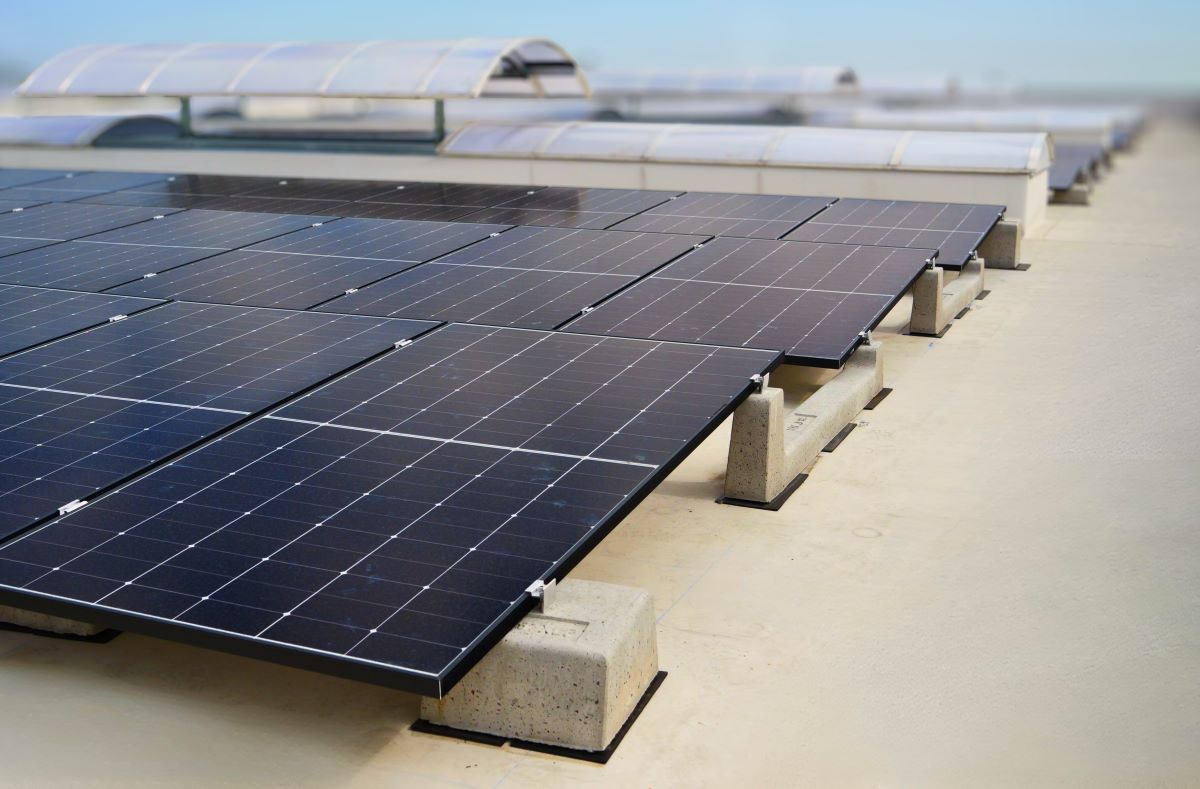 Sun Ballast®: sistemi di montaggio fotovoltaici semplici per tetti piani