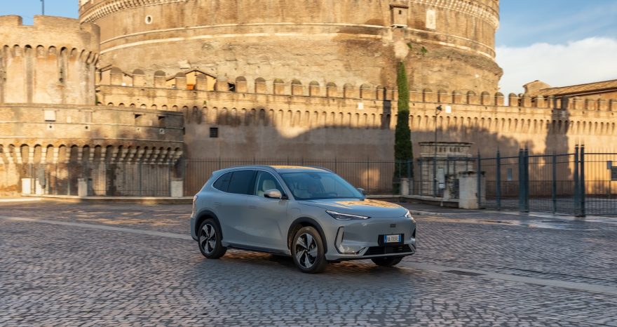 Rinnovabili • Geely alla conquista dell'Europa. E dell'Italia: entro 18 mesi apriranno 100 punti vendita