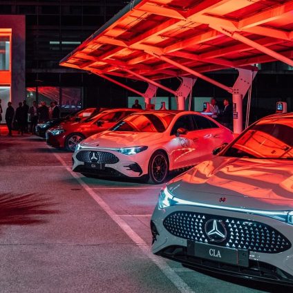 Rinnovabili • Mercedes, le elettriche tedesche conquistano il Grande Raccordo Anulare di Roma