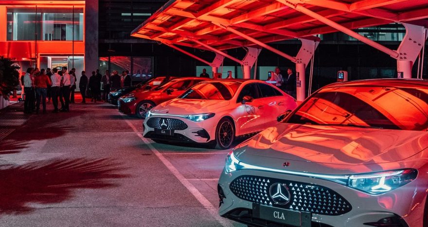 Rinnovabili • Mercedes, le elettriche tedesche conquistano il Grande Raccordo Anulare di Roma
