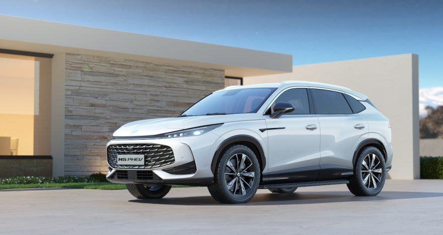 Rinnovabili • Test drive di MG HS Phev, il suv ibrido da 1000 km di autonomia. E 100 km in elettrico in città