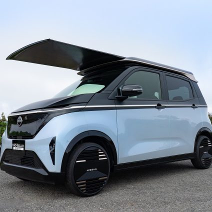 Rinnovabili • Nissan, auto alimentata da energia solare: fino a 3.000 km in un anno (gratis)