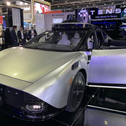 Rinnovabili • E' iniziata l'era della Personal Robocar. La prima auto al mondo: elettrica, completamente autonoma e con agente AI