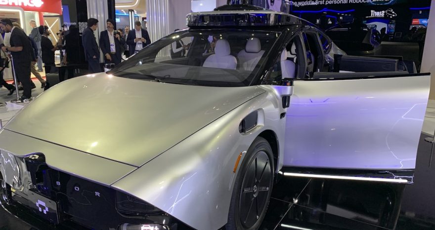 Rinnovabili • E' iniziata l'era della Personal Robocar. La prima auto al mondo: elettrica, completamente autonoma e con agente AI