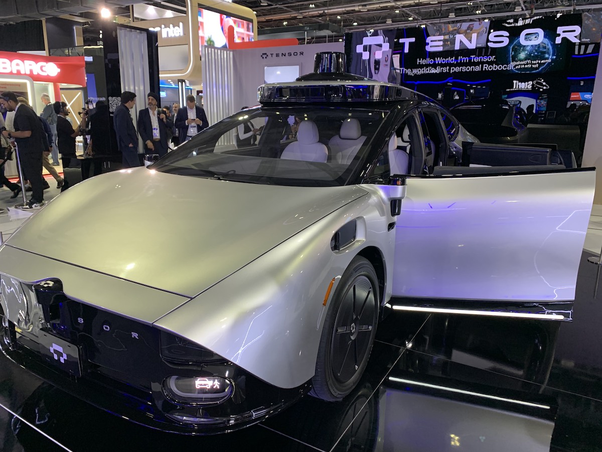 E' iniziata l'era della Personal Robocar. La prima auto al mondo: elettrica, completamente autonoma e con agente AI