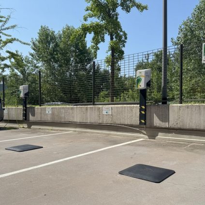 Rinnovabili • Sensori alle stazioni di ricarica per smascherare gli abusivi: l'innovazione di una startup italiana