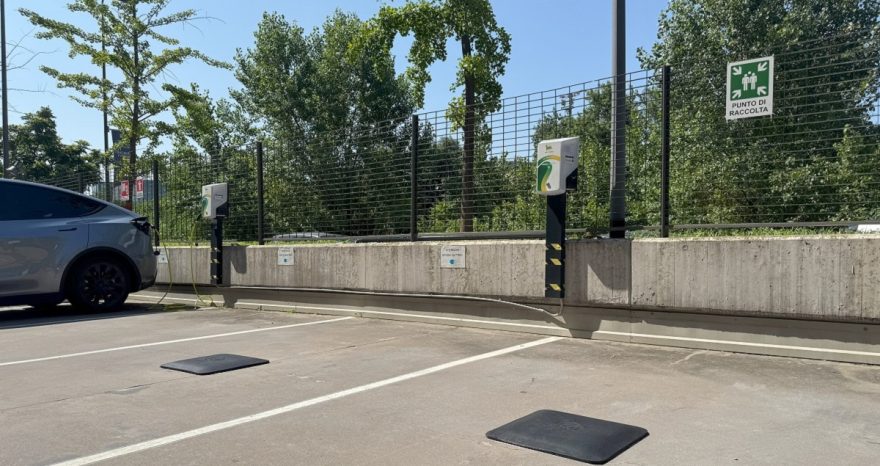 Rinnovabili • Sensori alle stazioni di ricarica per smascherare gli abusivi: l'innovazione di una startup italiana