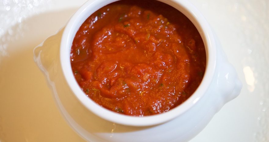 Rinnovabili • La pelatura del pomodoro diventa più sostenibile con i raggi infrarossi?