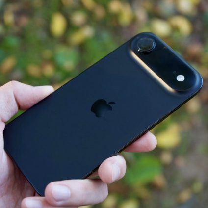 Rinnovabili • Il ciclo infinito dello smartphone: come il ricondizionato alimenta l’economia circolare