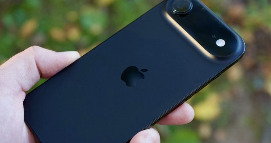 Rinnovabili • Il ciclo infinito dello smartphone: come il ricondizionato alimenta l’economia circolare