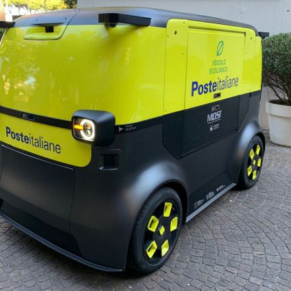 Rinnovabili • Il postino del futuro in mostra al Most 2025: auto a guida autonoma, e-bike cargo e droni